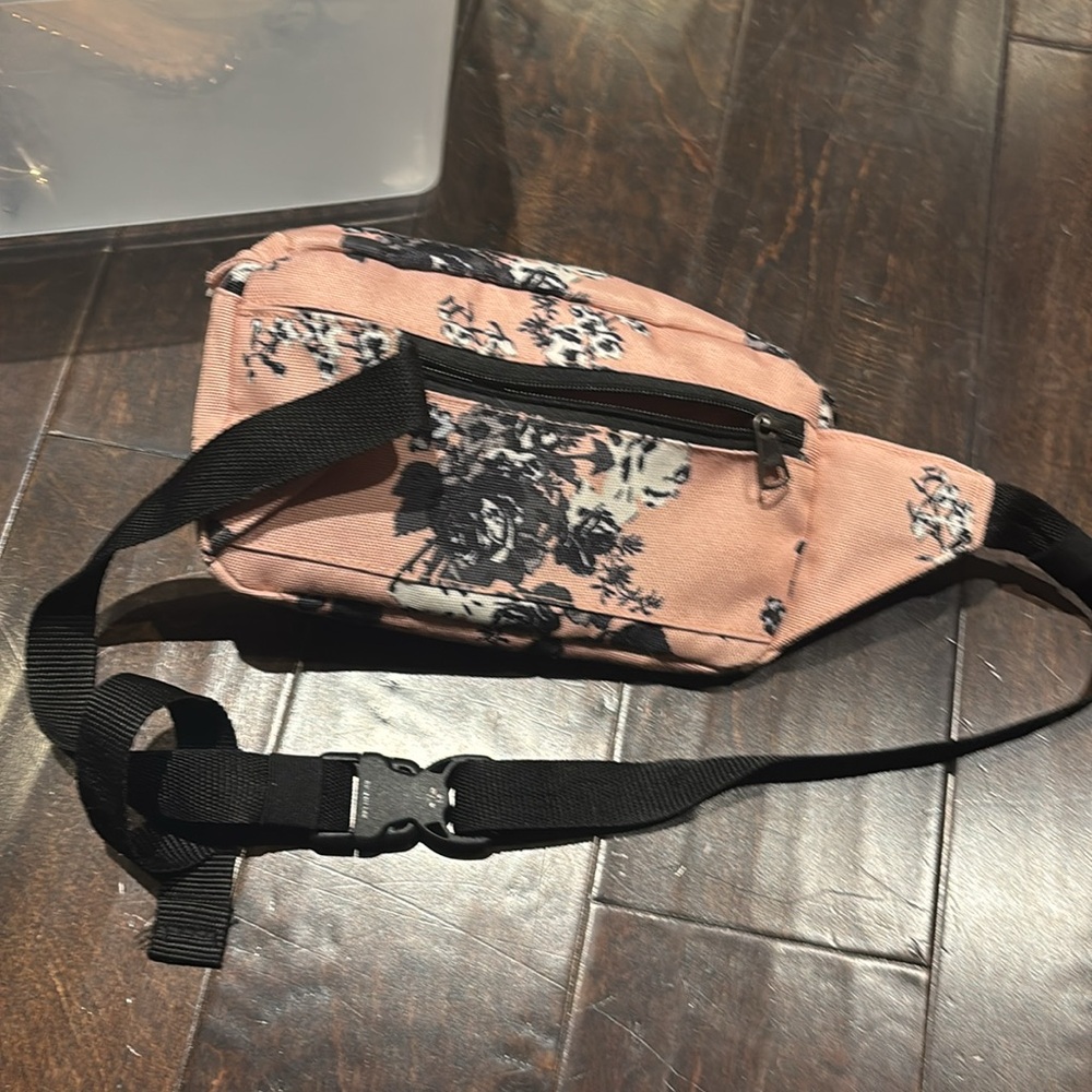 Fannypack - Picture 2 of 2